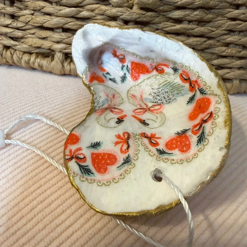 Handmade Decoupage Oyster Shell Ornament Swan Heart Gold Trim Coastal Decor‎ 3